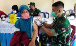 Koramil Plaju Kodim Palembang Laksanakan Keroyokan Vaksin di Kelurahan Talang Bubuk