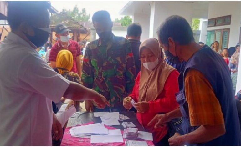 Babinsa Koramil 406-08/Kota Lubuklinggau Kawal pelaksanaan Vaksinasi tahap I dan 2 Dirumah Anggota Dewan