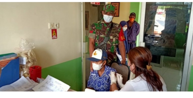 Babinsa Koramil 401-04/Bayung Lencir Monitoring Vaksinasi di Desa Bandar Agung